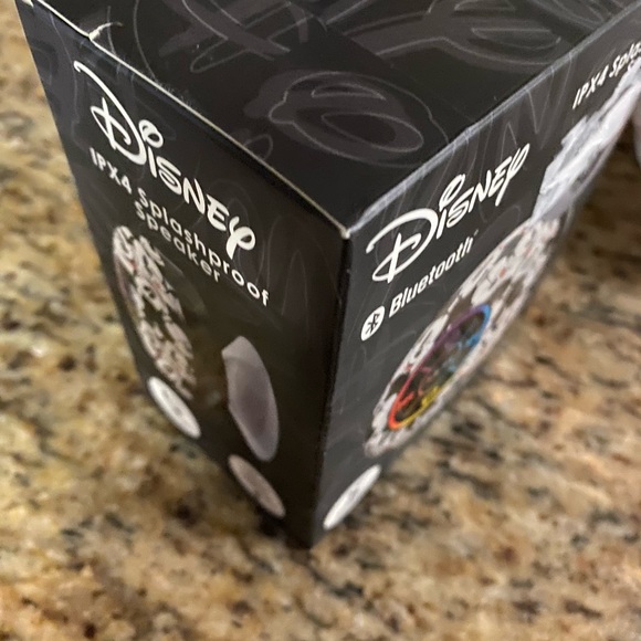 Disney Bluetooth IPx4 Splashproof Speaker Mickey Mouse LED Multiple Colors - Picture 4 of 5